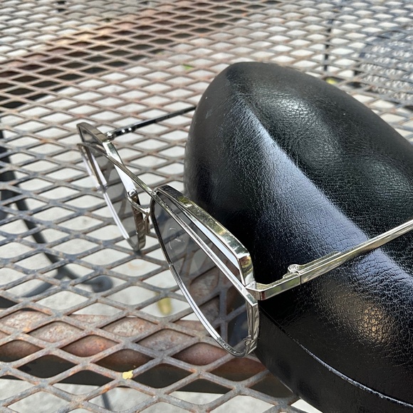 Mirror Sunglasses Gentle Monster Love Punch in Titanium - Picture 4 of 6